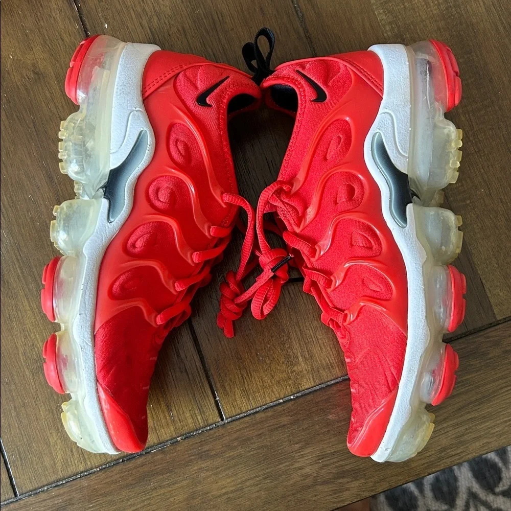 Nike Air VaporMax Plus 'Chile Red' women's size 6.5